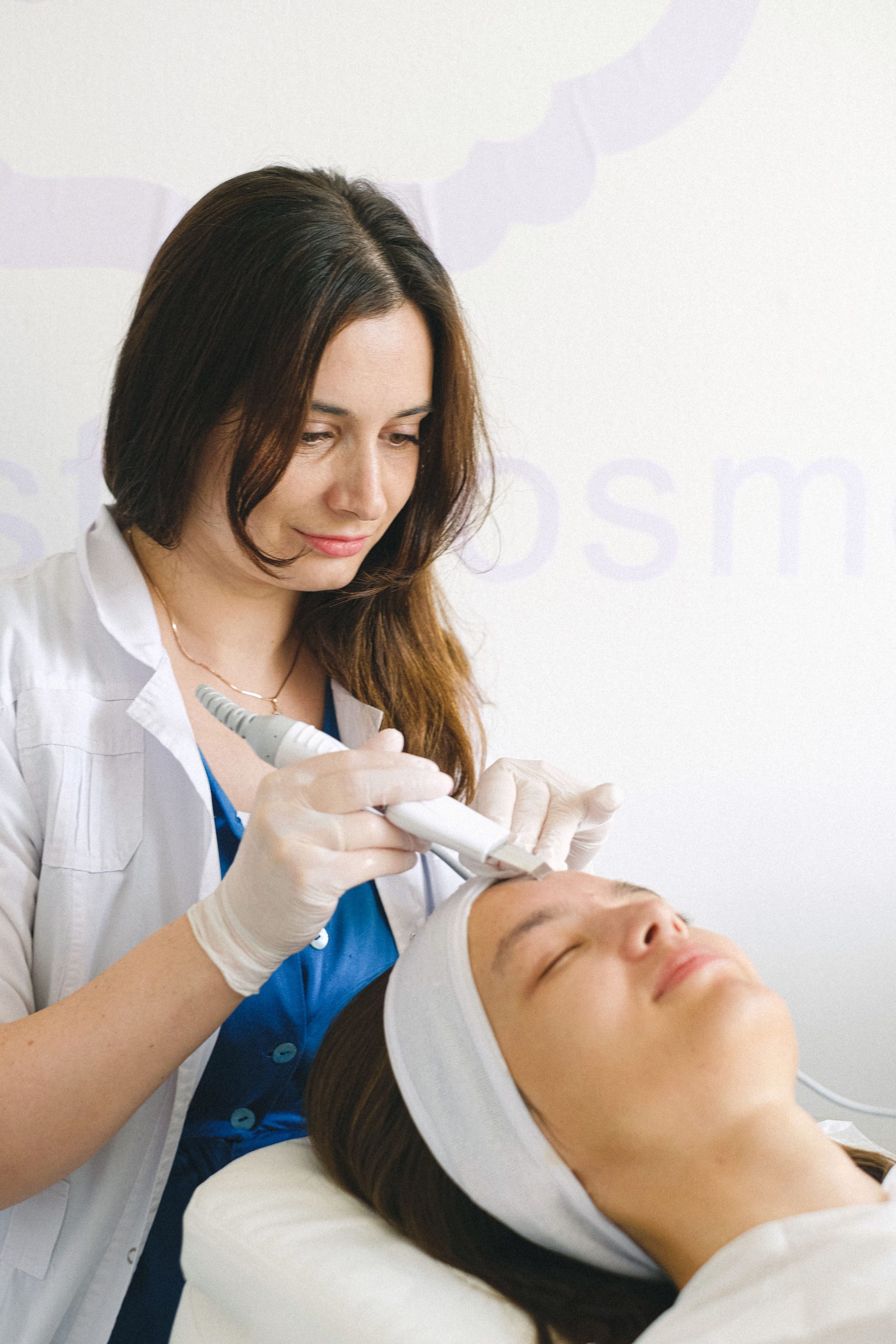 Apparative Gesichtsbehandlung im Bereich Medical Beauty bei Laser Aesthetic Heidelberg